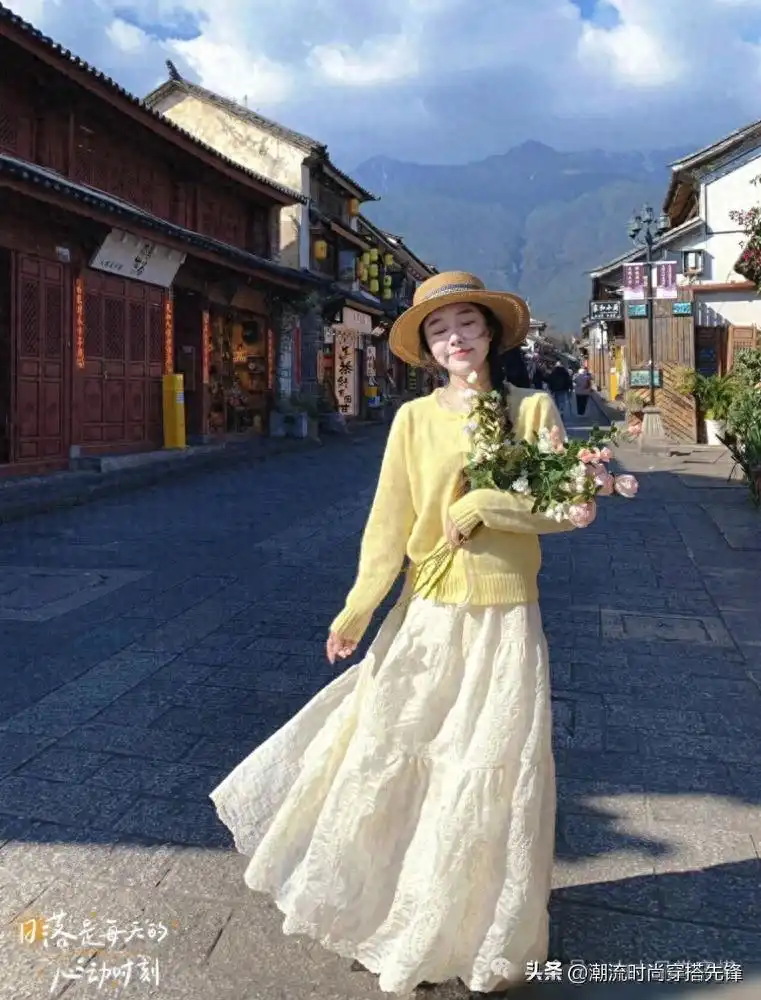 150cm小个子穿搭秘诀：针织衫+半裙这样穿，拍照直接出圈！