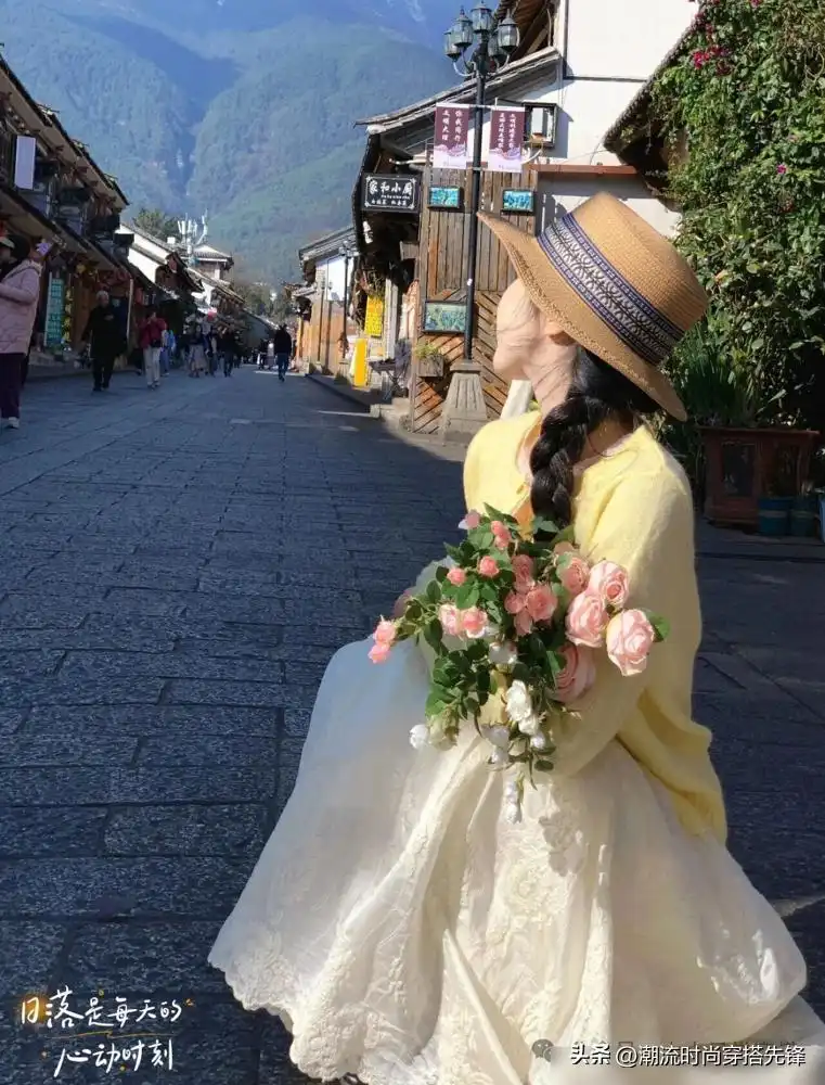 150cm小个子穿搭秘诀:针织衫+半裙这样穿,拍照直接出圈! 第2张 150cm小个子穿搭秘诀:针织衫+半裙这样穿,拍照直接出圈! 第2张