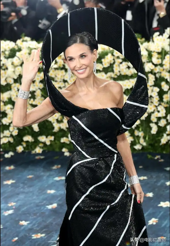 欧美范女生穿衣搭配：美国红毯大胆造型，惊艳与出糗瞬间全记录  第15张