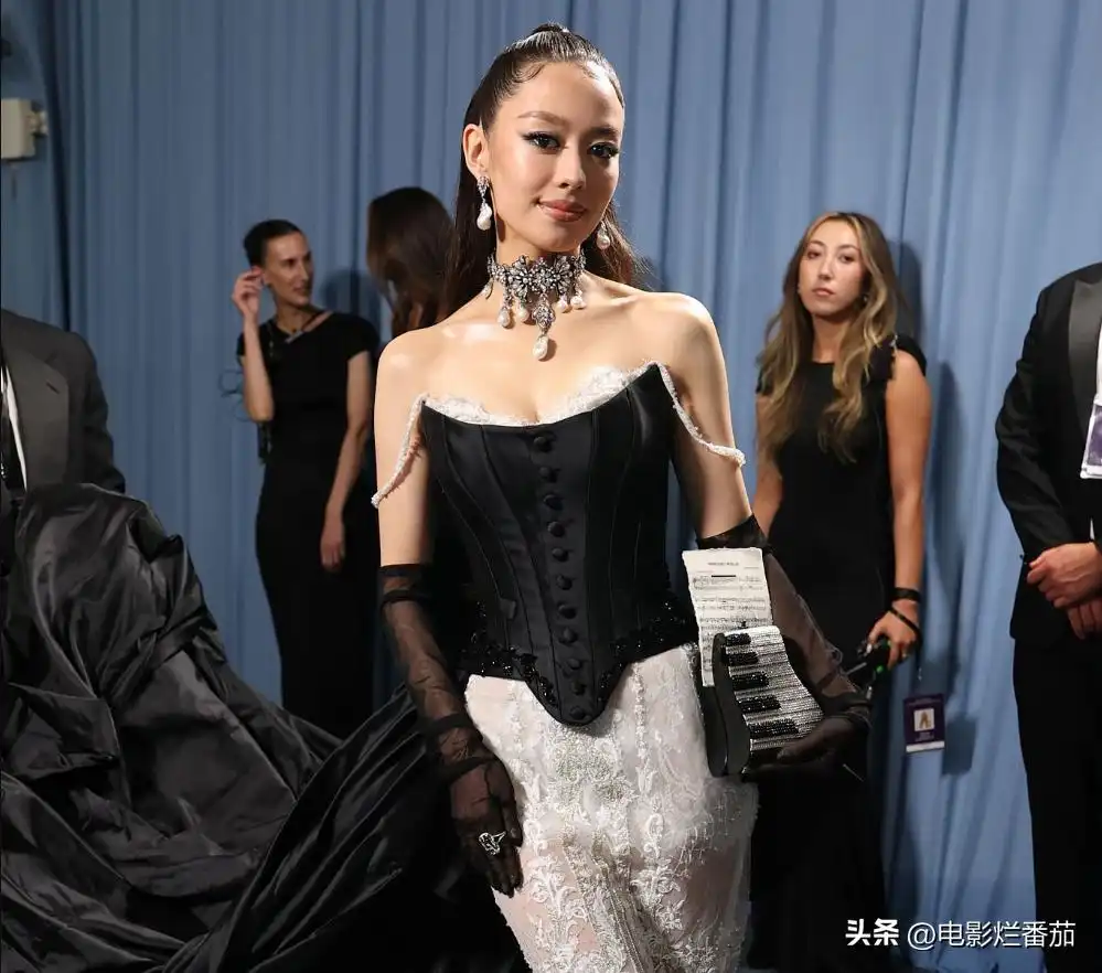 欧美范女生穿衣搭配：美国红毯大胆造型，惊艳与出糗瞬间全记录  第21张