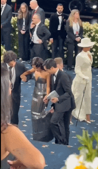 欧美范女生穿衣搭配：美国红毯大胆造型，惊艳与出糗瞬间全记录  第24张