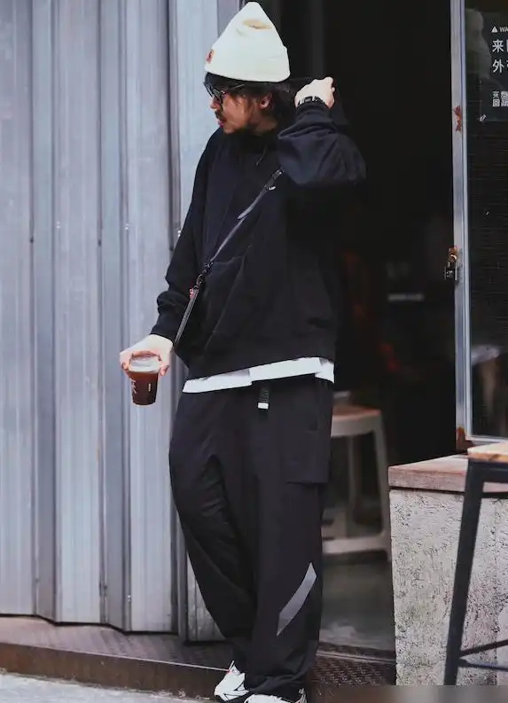 胖男生穿衣搭配技巧：穿搭与身材无关，胖男人街拍示范有型造型  第2张